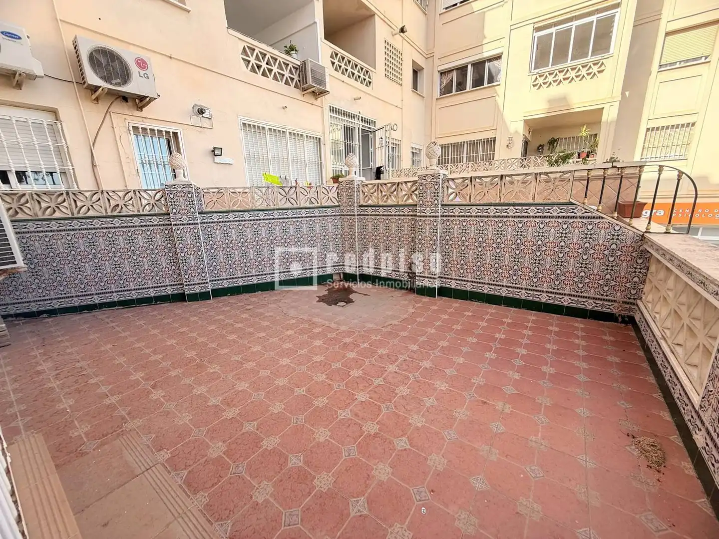 Flat for rent in Demóstenes, El Cónsul - Ciudad Universitaria - El Romeral