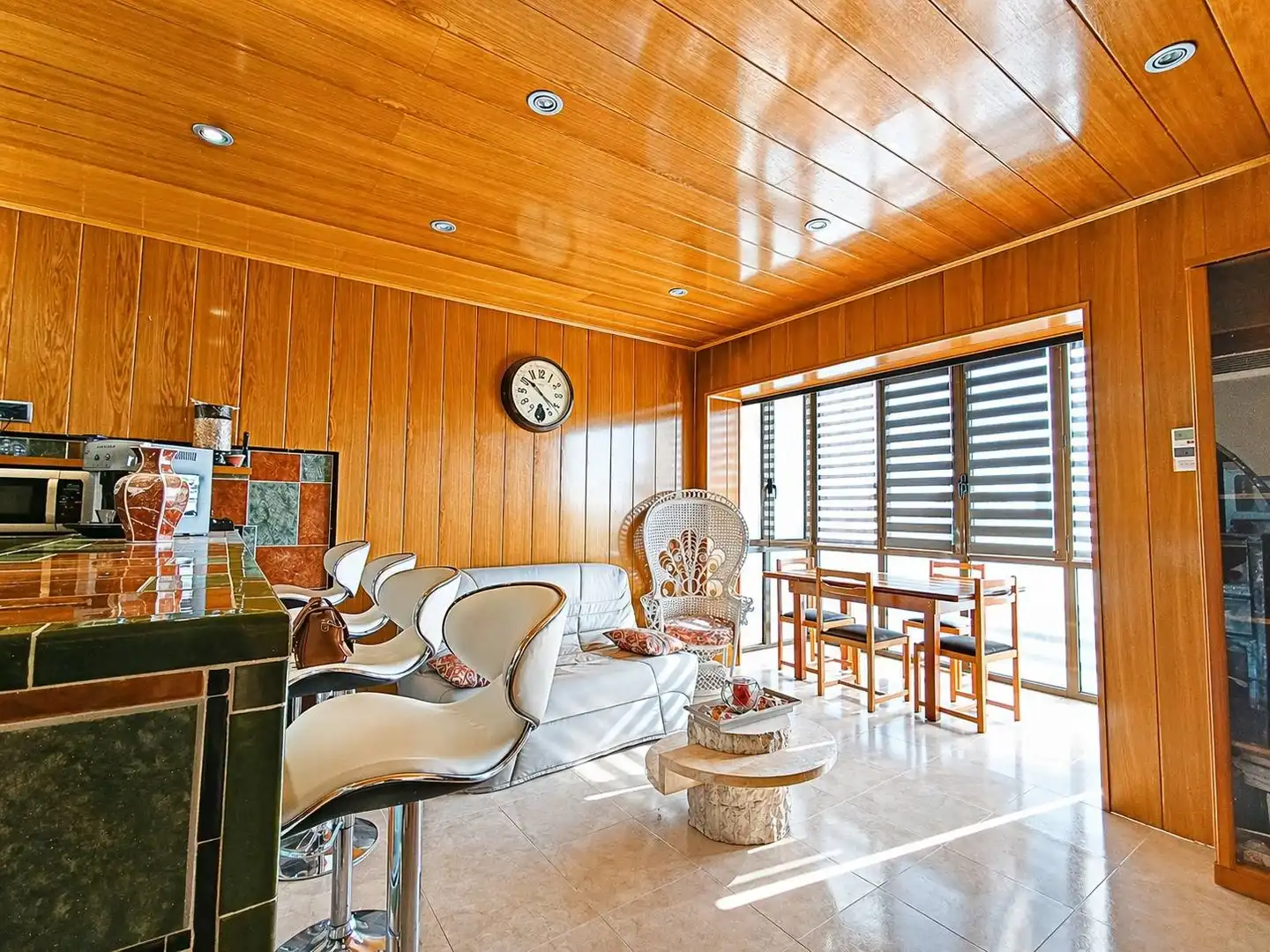 Sala de estar de Piso en venta en Sant Pere Pescador con Terraza, Amueblado y Piscina comunitaria