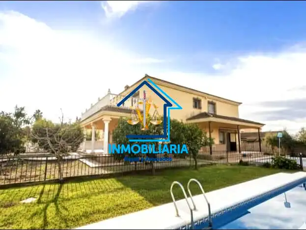 Chalet con piscina en venta en Periurbano Este - Campiña