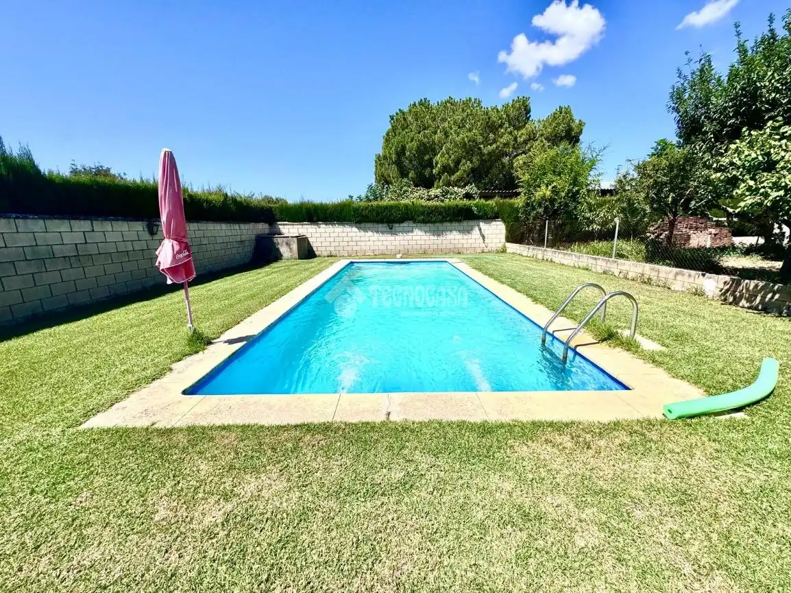 Casa rustica con piscina in vendita a Periurbano Oeste - Sierra