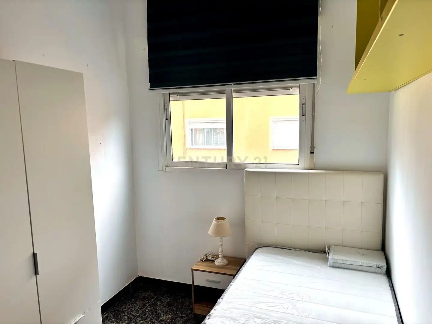 Schlafzimmer von Wohnungen zur Miete in Elda mit Ofen und Waschmaschine