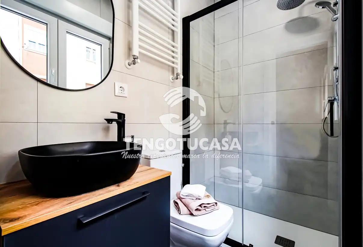 Bathroom of Flat for rent in Madrid  with Air Conditioner, Heating and Furnished