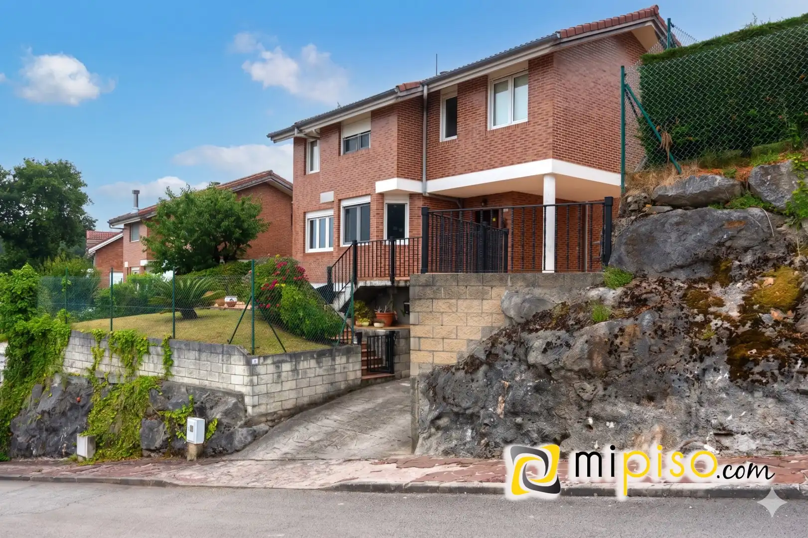 Vista exterior de Casa o xalet en venda en Limpias amb Calefacció, Jardí privat i Terrassa