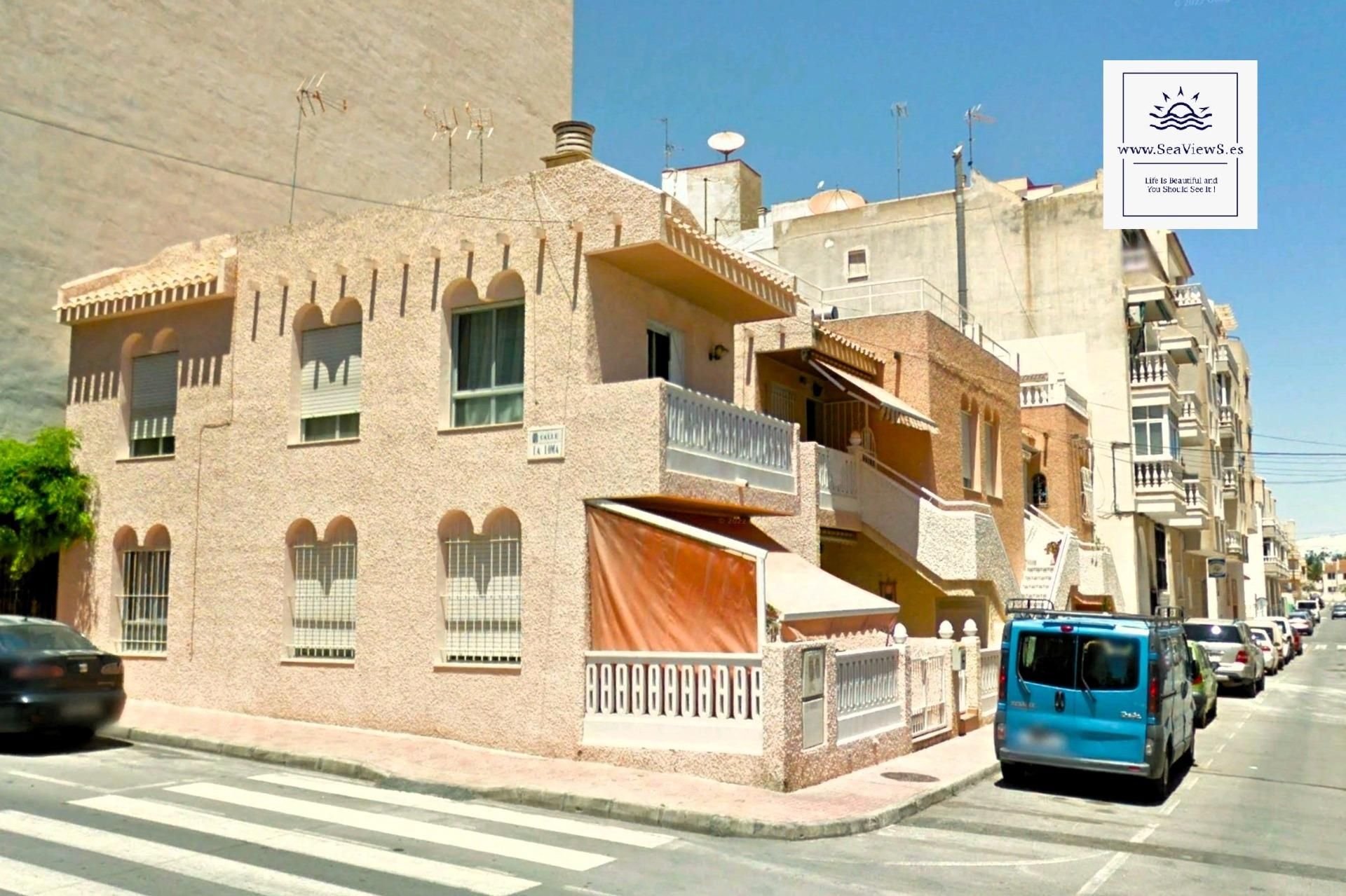 Vista exterior de Casa adosada en venda en Torrevieja amb Aire condicionat, Calefacció i Terrassa