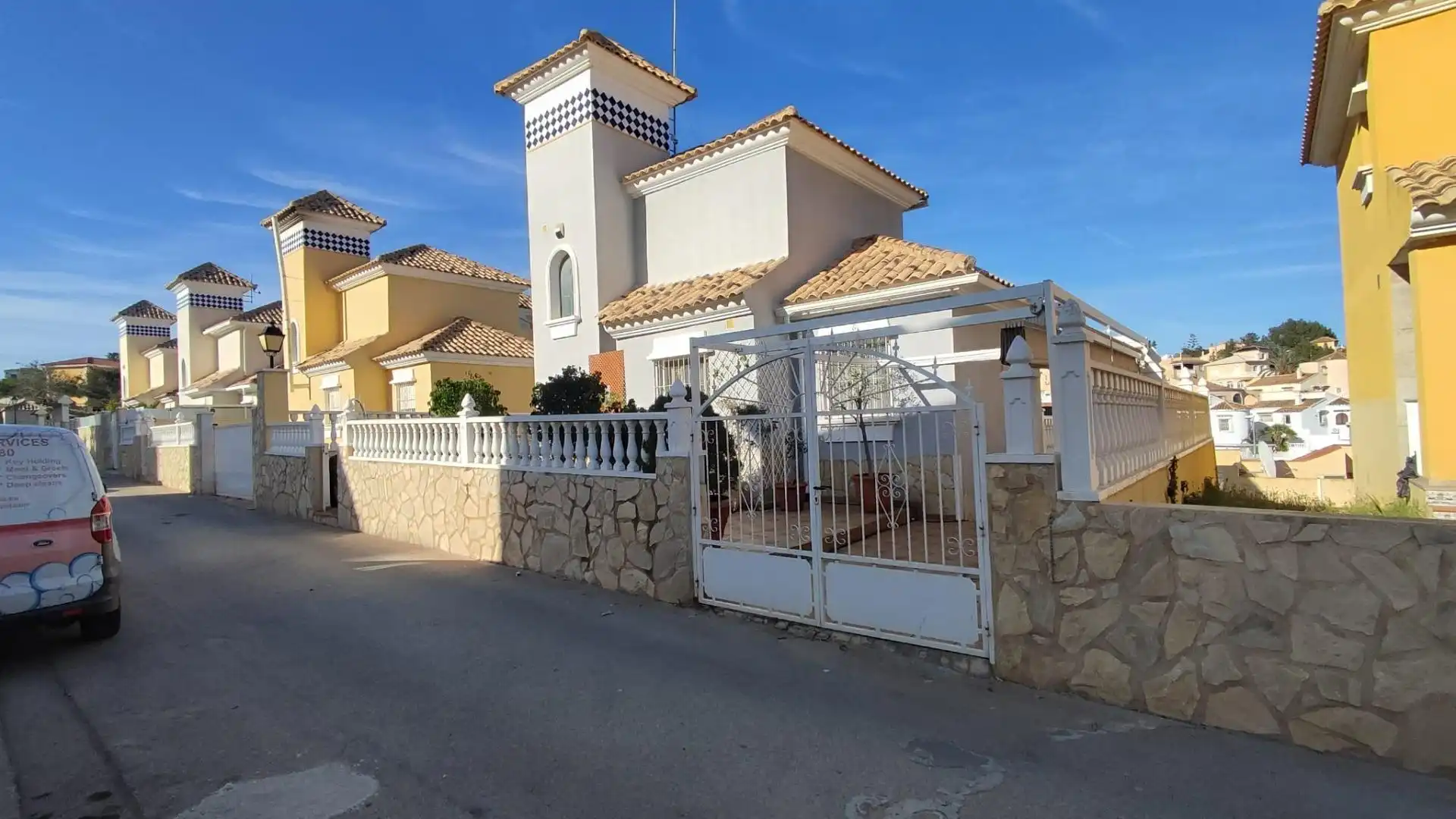 Außenansicht von Haus oder Chalet zur Miete in Orihuela mit Heizung, Privatgarten und Terrasse