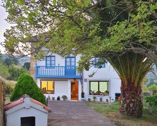 Vista exterior de Casa o xalet en venda en Corvera de Toranzo amb Terrassa i Balcó