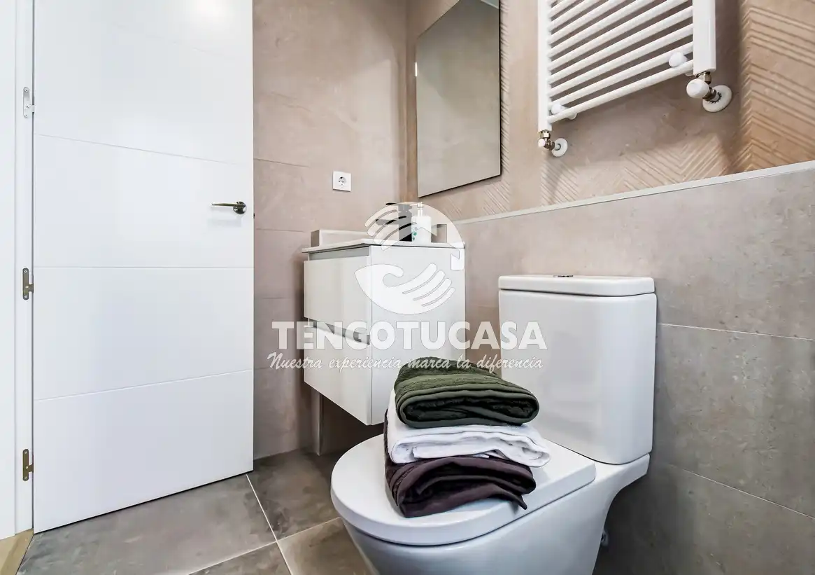 Bathroom of Flat for sale in Madrid  with Air Conditioner, Heating and Furnished