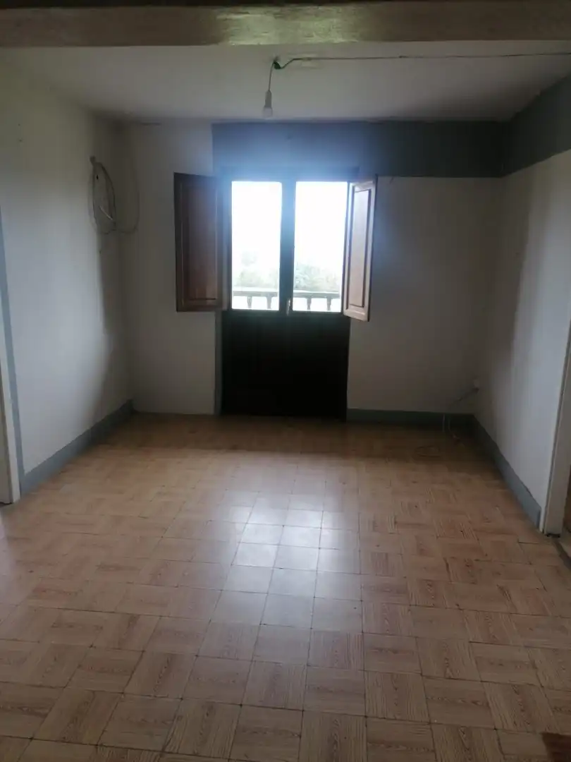 Sala d'estar de Finca rústica en venda en Marina de Cudeyo amb Jardí privat
