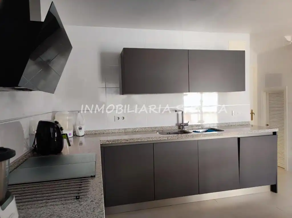 Cocina de Casa adosada en venta en Coria del Río con Aire acondicionado, Terraza y Trastero
