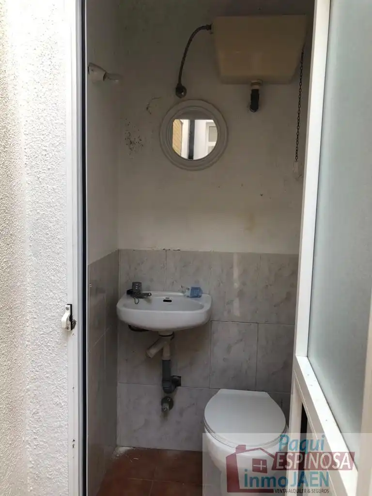 Bathroom of Houses for sale in Torredonjimeno