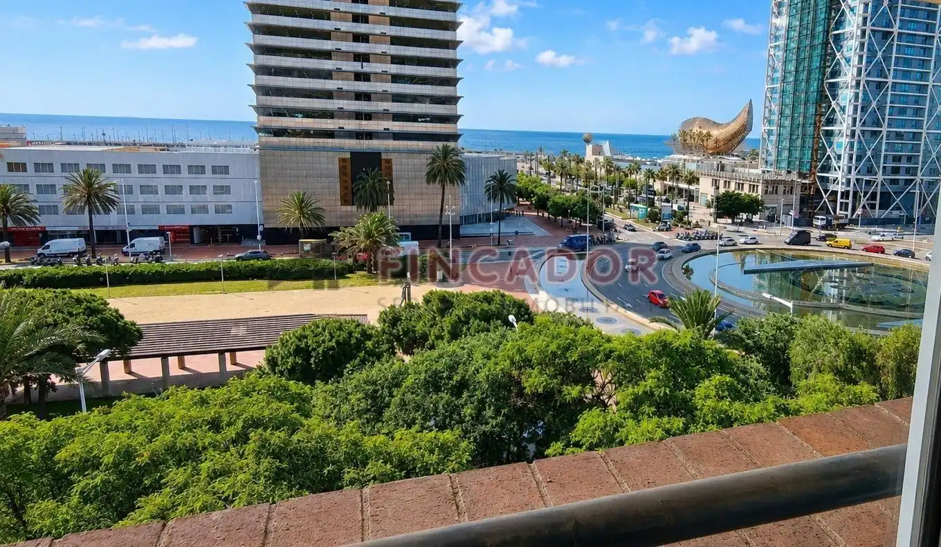 Vista exterior de Piso en venta en Barcelona con Calefacción y Parquet