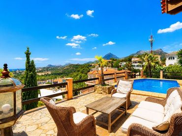 Villa mit Pool zum Verkauf in Escandinavia - Cautivador