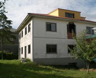 Vista exterior de Casa o xalet en venda en Trazo amb Jardí privat