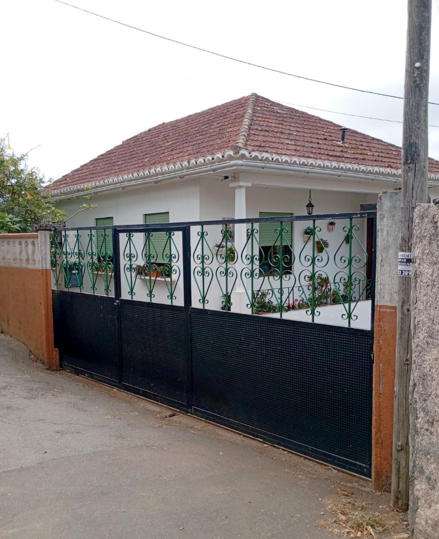 Vista exterior de Casa o xalet en venda en Vigo  amb Jardí privat, Terrassa i Traster