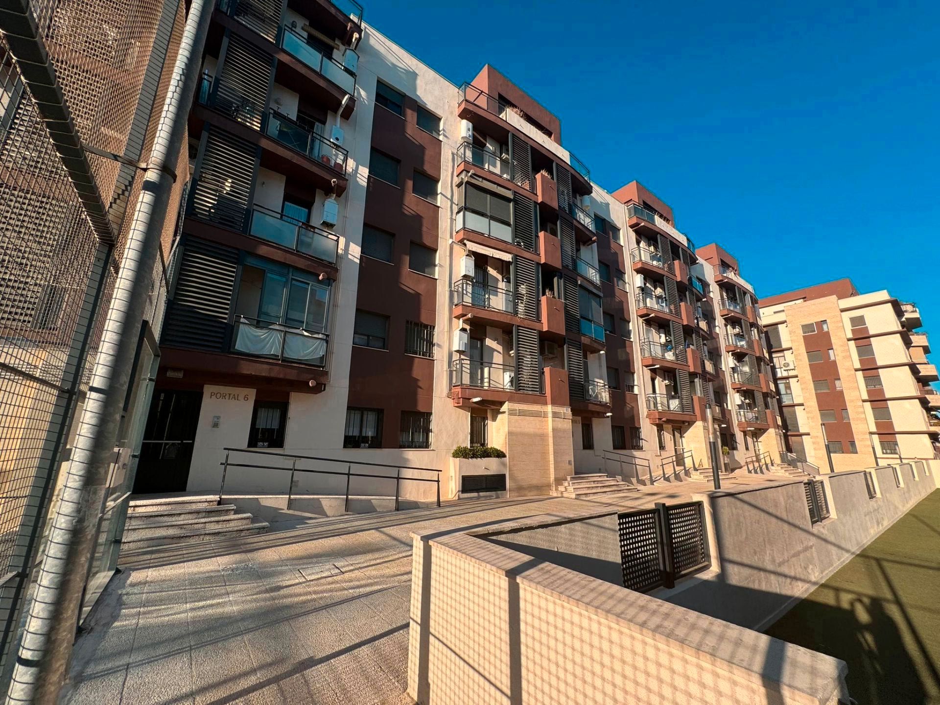 Exterior view of Flat for sale in Mairena del Aljarafe  with Terrace and Community pool