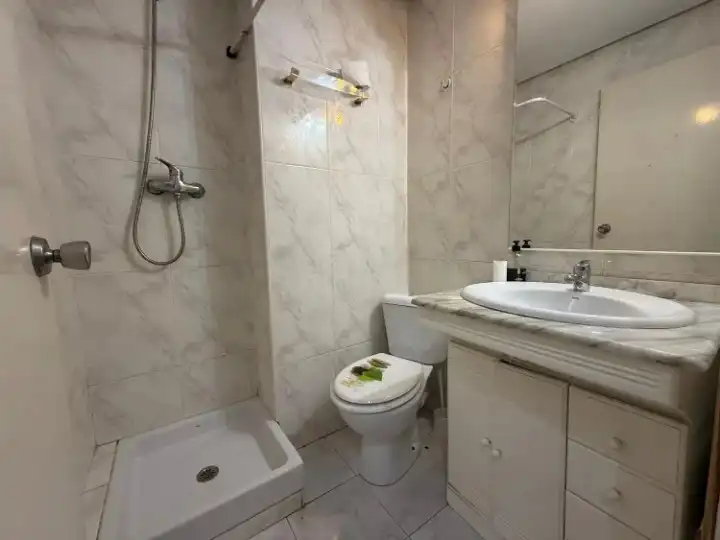 Baño de Piso en venta en Valencia con Aire acondicionado, Calefacción y Amueblado