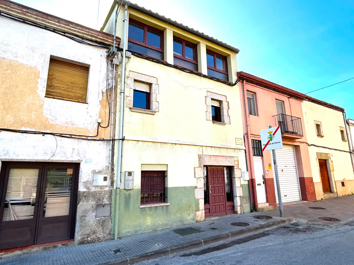 Vista exterior de Casa o xalet en venda en Sant Julià de Ramis amb Jardí privat, Terrassa i Alarma