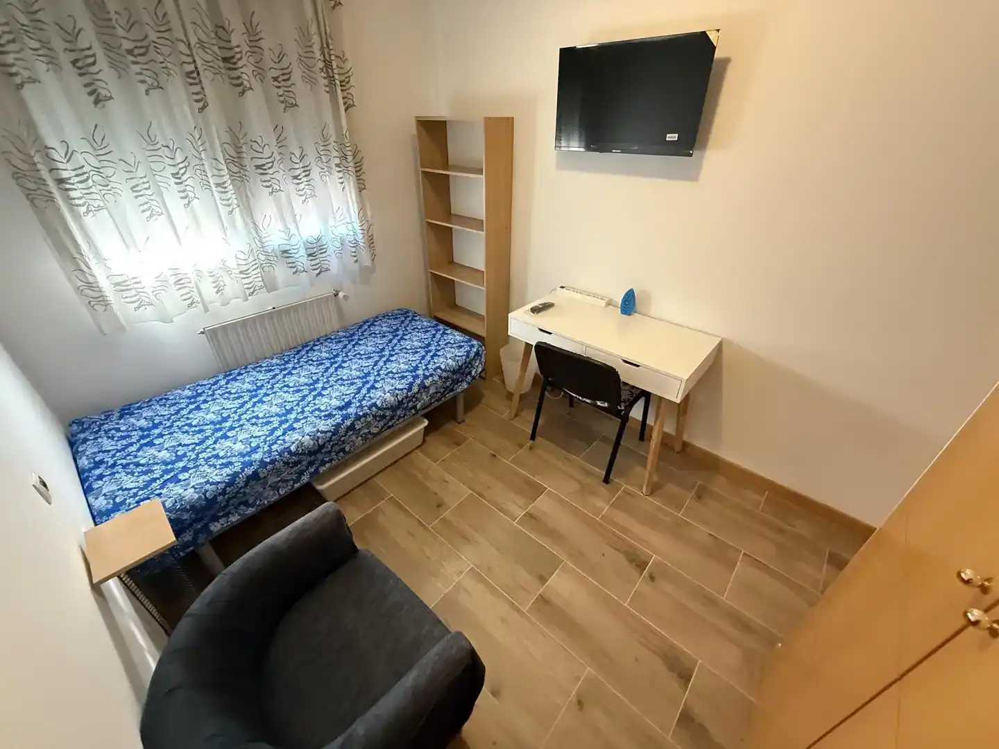 Dormitori de Pis per a compartir en Alcorcón amb Parquet, Piscina i Moblat