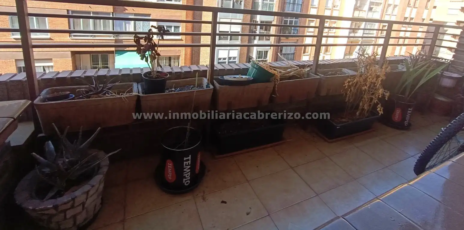 Terrassa de Pis en venda en  Logroño amb Calefacció, Parquet i Terrassa