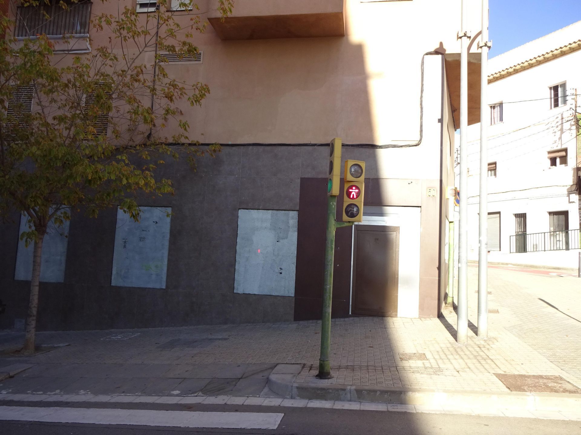 Vista exterior de Local en venda en Mataró amb Aire condicionat