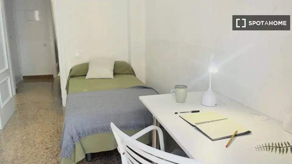 Bedroom of Flat for share in Burjassot  with Air Conditioner, Terrace and Furnished