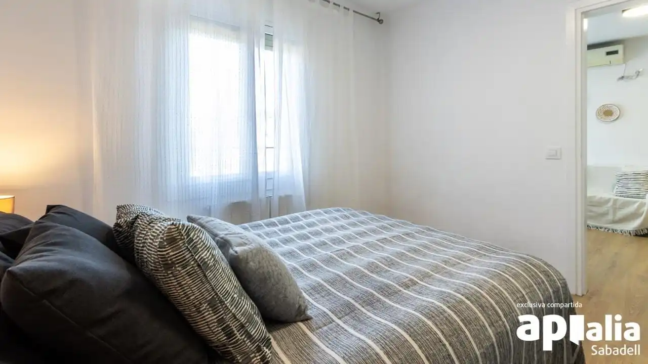 Habitación de Piso en venta en Sabadell con Aire acondicionado, Calefacción y Parquet