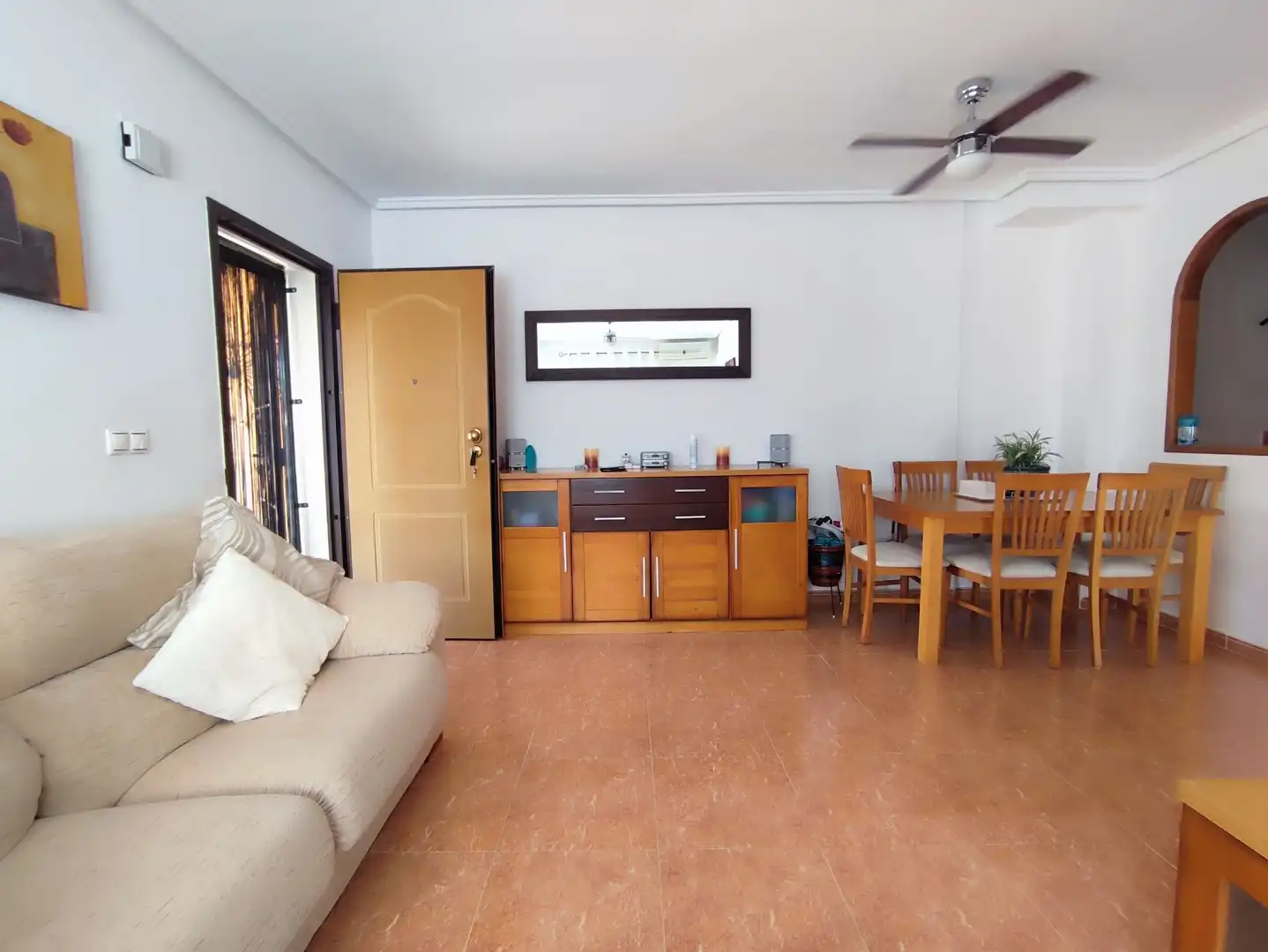 Wohnzimmer von Einfamilien-Reihenhaus zum Verkauf in Orihuela mit Klimaanlage, Terrasse und Möbliert