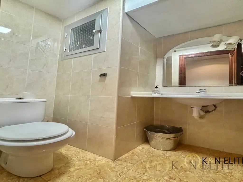Baño de Piso de alquiler en Sueca con Terraza y Piscina