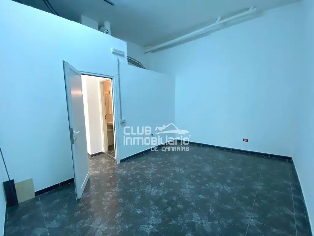 Commercial properties for rent in Santa Cruz de Tenerife  with Air Conditioner
