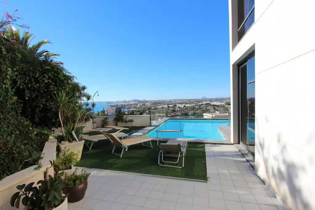 Swimming pool of Houses for sale in El Campello  with Air Conditioner, Private garden and Swimming Pool