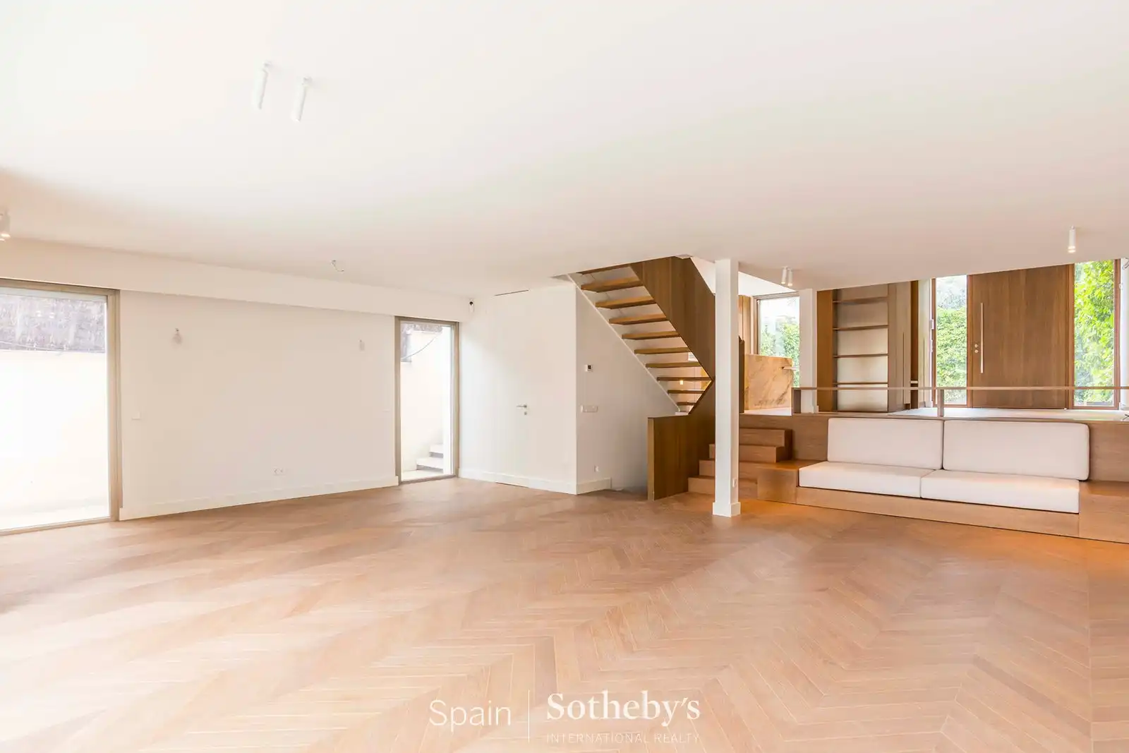 Sala d'estar de Casa adosada de lloguer en Madrid amb Aire condicionat, Calefacció i Jardí privat