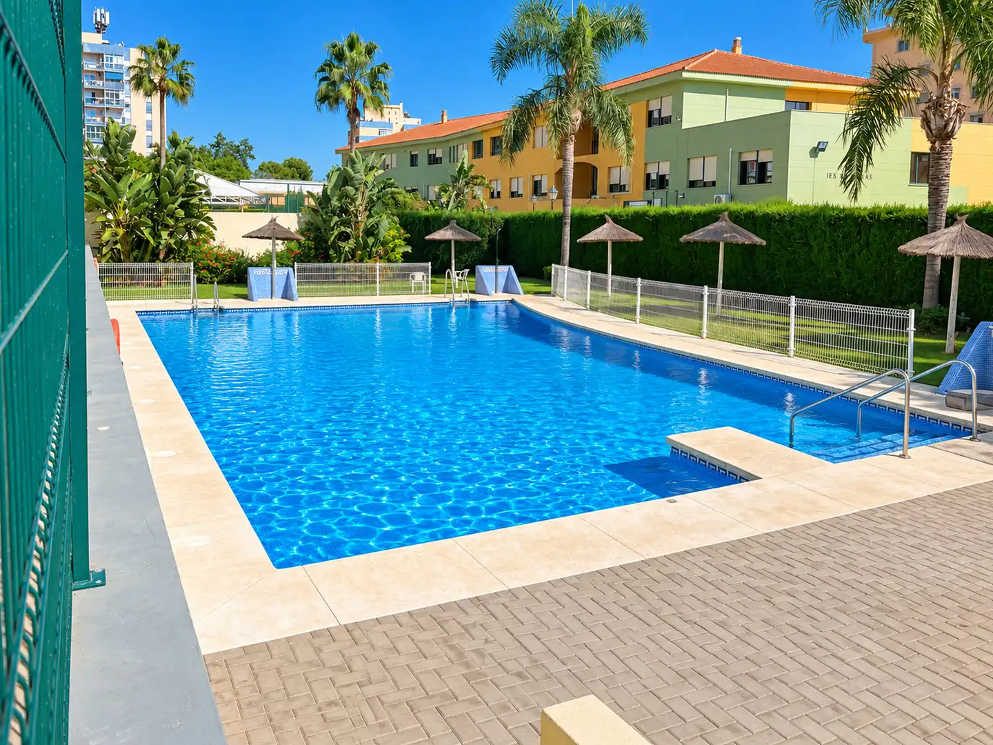 Piscina de Apartament en venda en Los Boliches 