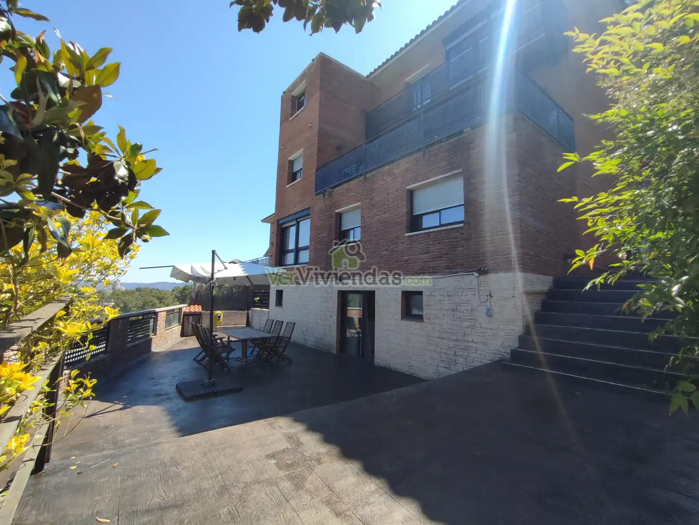 Vista exterior de Casa o xalet en venda en Cervelló amb Aire condicionat, Calefacció i Jardí privat