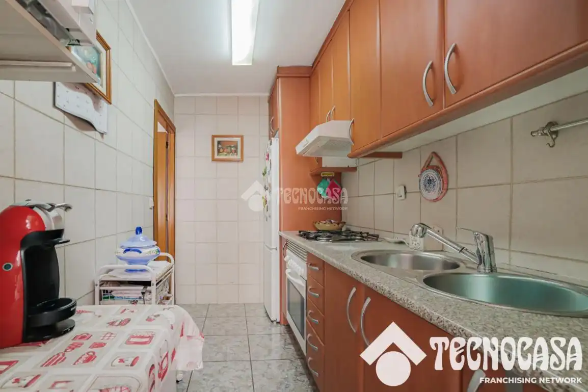 Kitchen of Flat for sale in Santa Coloma de Gramenet  with Air Conditioner and Furnished