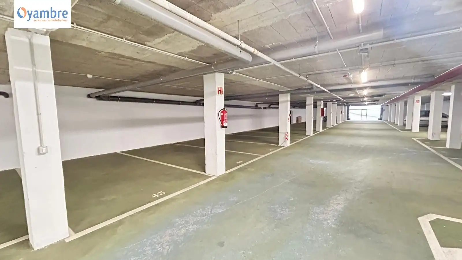 Parkplatz von Garage zum Verkauf in Ampuero