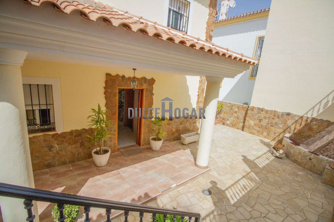 Vista exterior de Casa o xalet en venda en Rincón de la Victoria amb Aire condicionat, Jardí privat i Traster