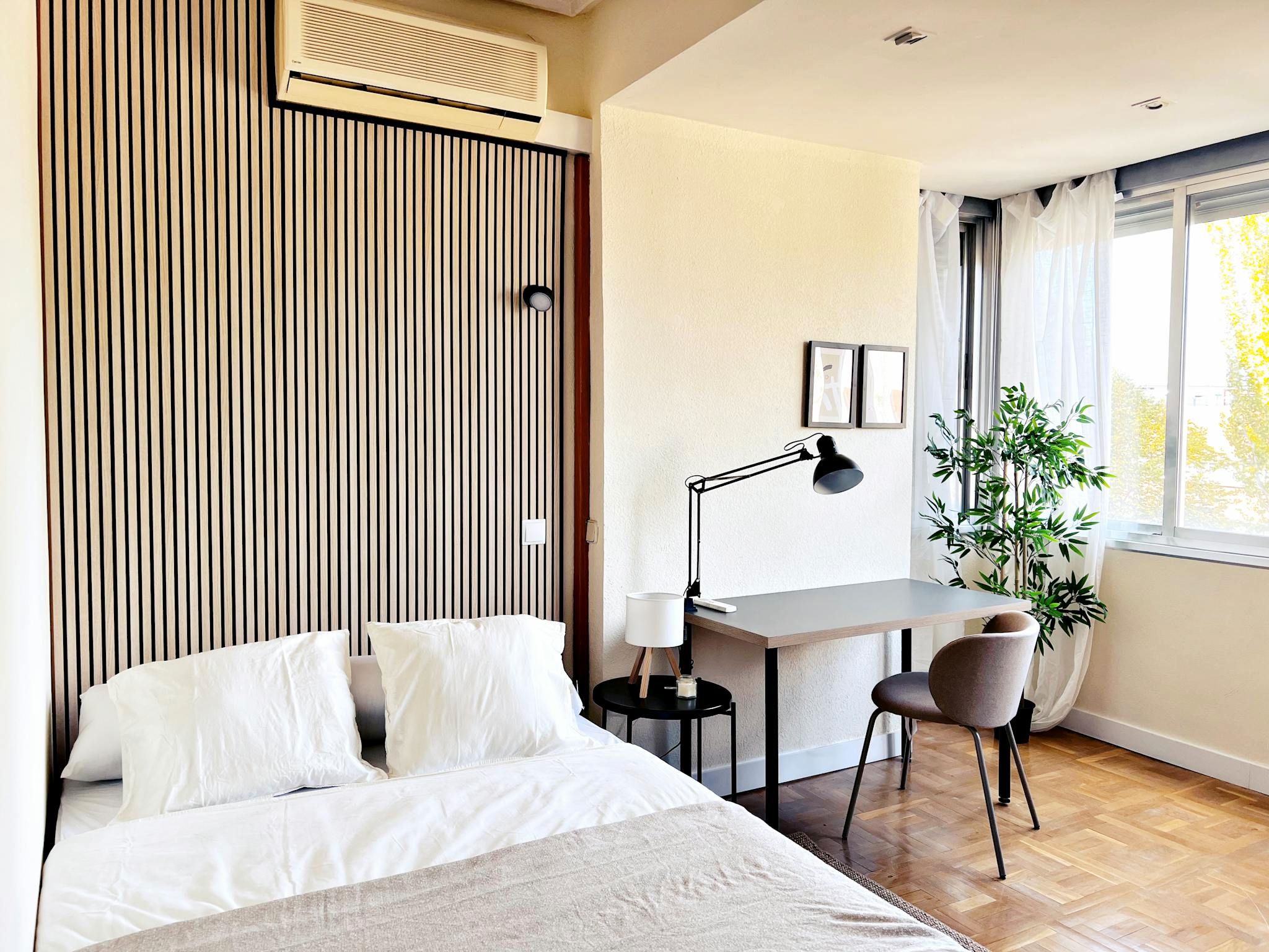 Bedroom of Flat to rent in  Madrid Capital  with Heating, Private garden and Furnished