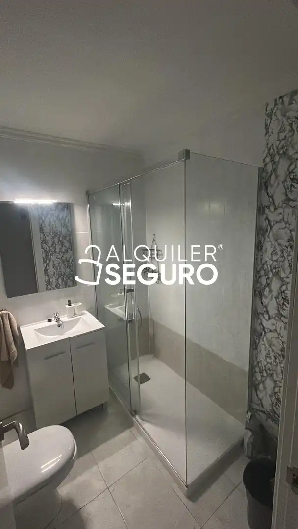 Bany de Pis de lloguer en Málaga amb Aire condicionat i Moblat