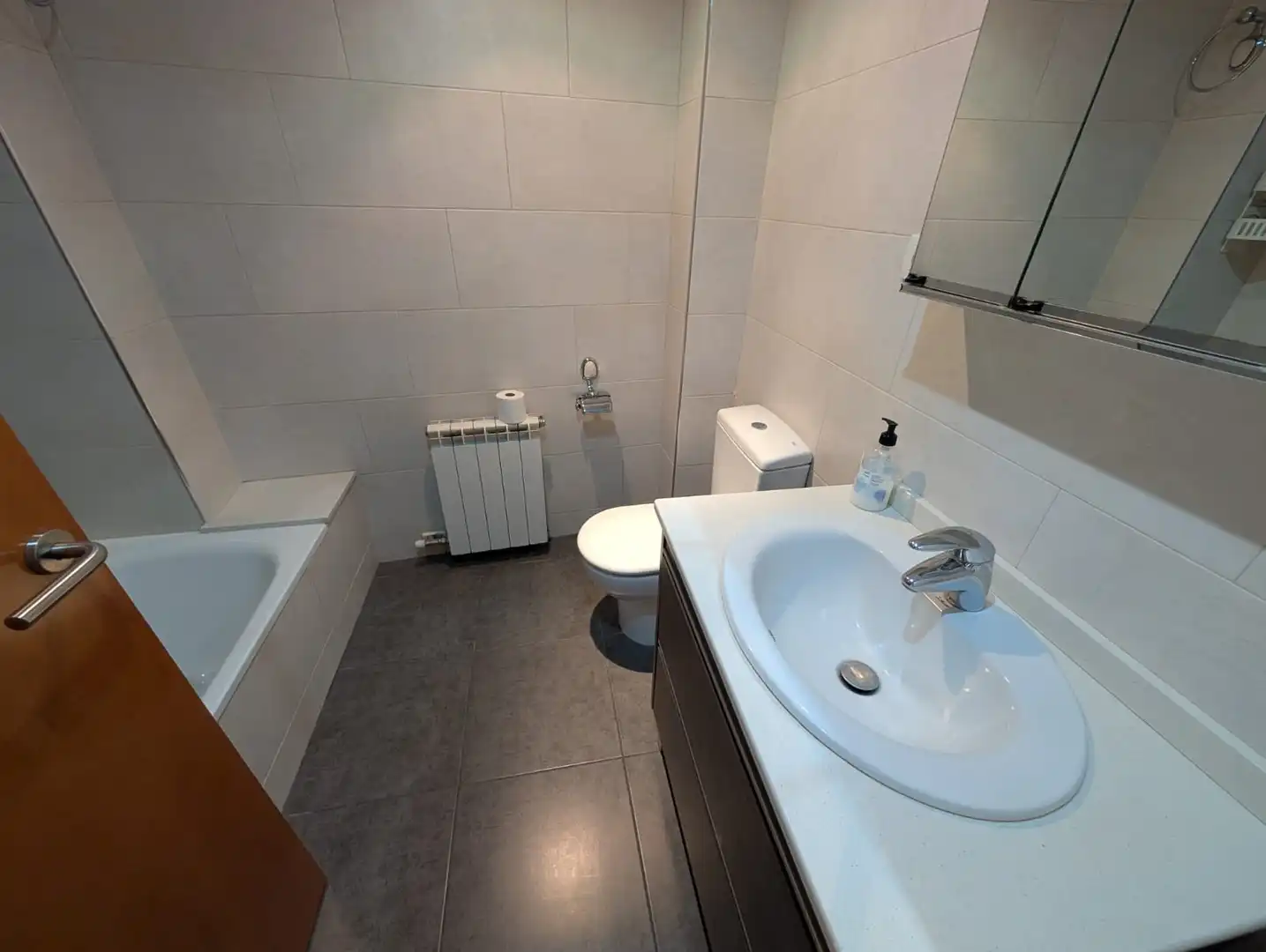 Baño de Piso en venta en Vic con Calefacción, Parquet y Terraza