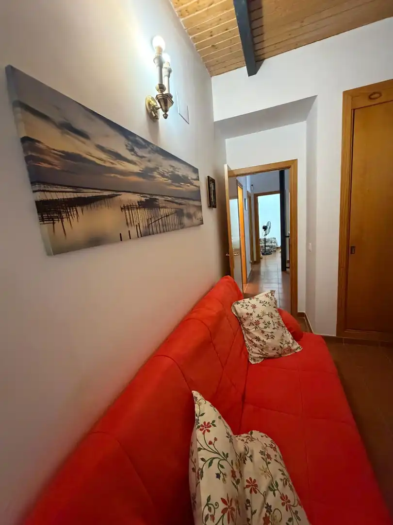 Sala d'estar de Casa o xalet en venda en El Castillo de las Guardas amb Jardí privat i Piscina comunitària