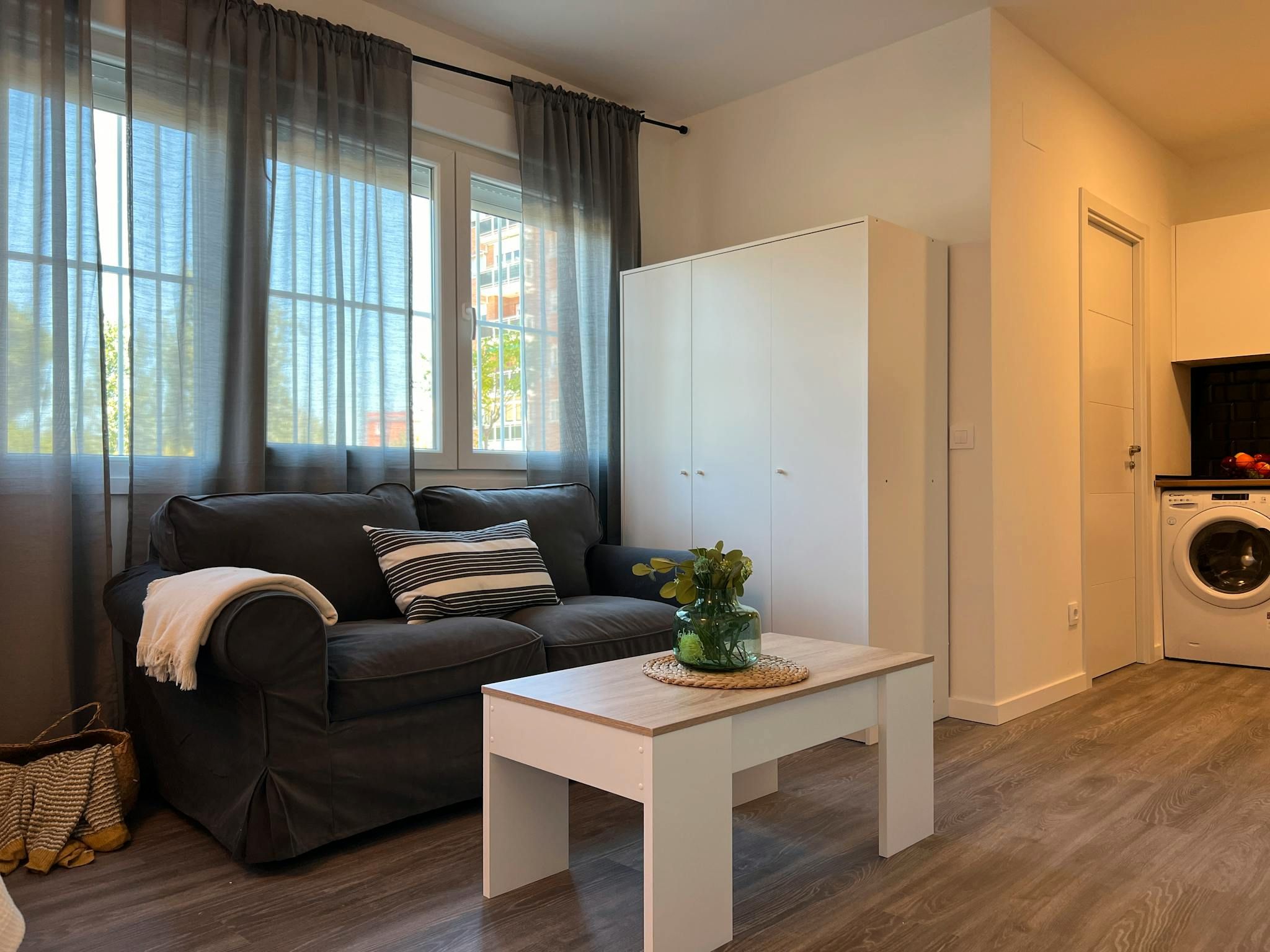 Dormitori de Pis de lloguer en  Madrid Capital amb Moblat, Rentadora i TV