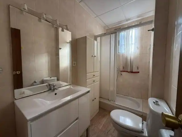 Baño de Apartamento en venta en Murcia con Aire acondicionado, Calefacción y Jardín privado