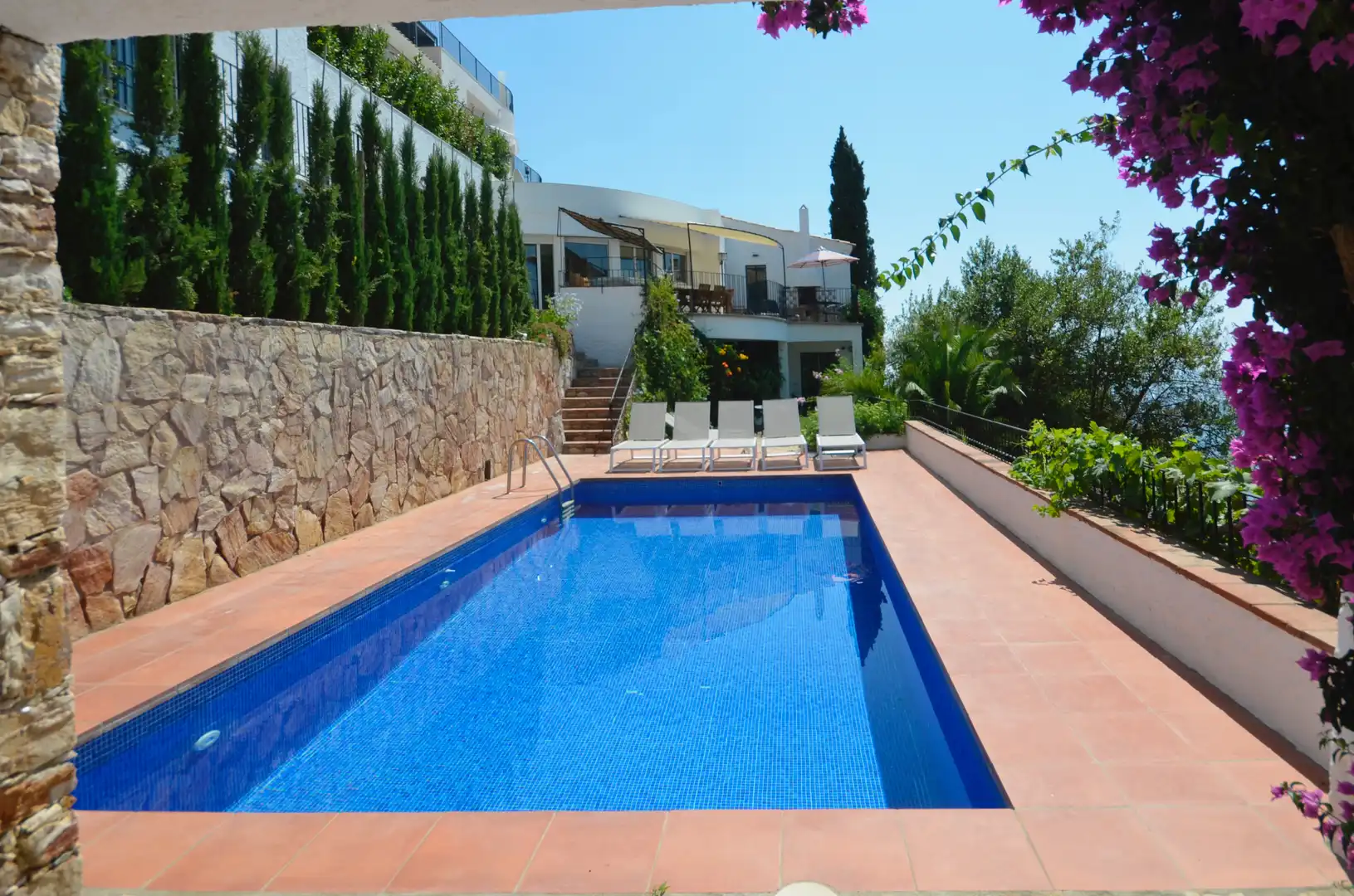 Detached house with pool for sale in Carrer Petunies