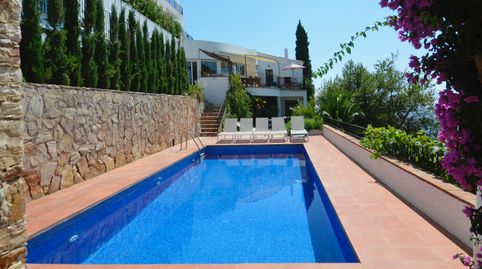 Venta villa con  vistas al mar y piscina  privada en Begur,  Aiguablava