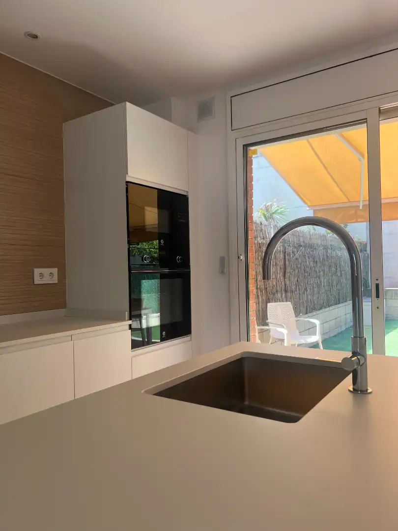 Küche von Einfamilien-Reihenhaus zum Verkauf in Castellbisbal mit Heizung, Privatgarten und Parkett