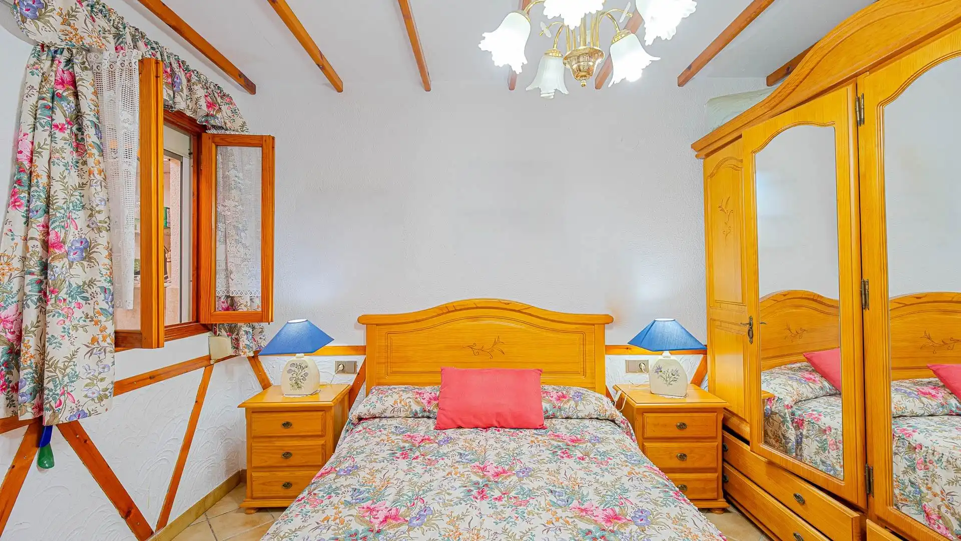 Habitación de Casa adosada en venta en Torrevieja con Aire acondicionado, Terraza y Amueblado