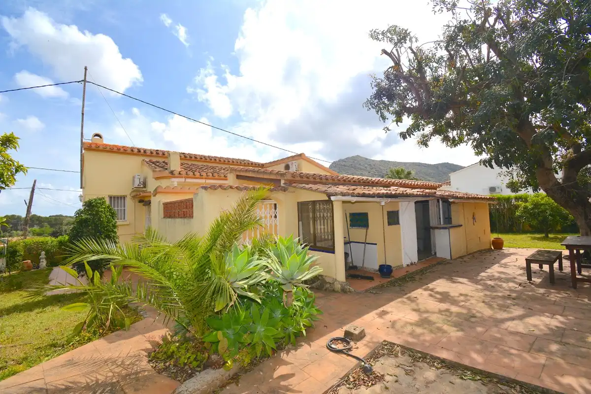 Außenansicht von Haus oder Chalet zum Verkauf in Dénia mit Klimaanlage, Heizung und Privatgarten