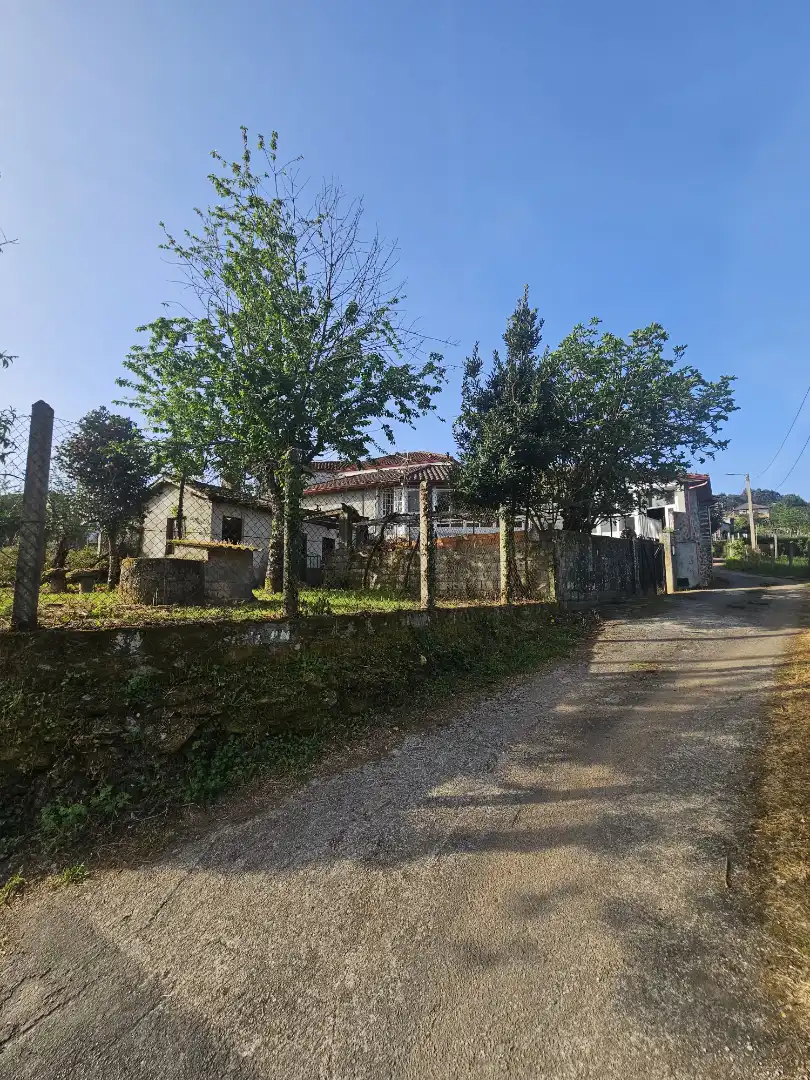 Haus oder Chalet zum Verkauf in Toén mit Privatgarten, Terrasse und Balkon