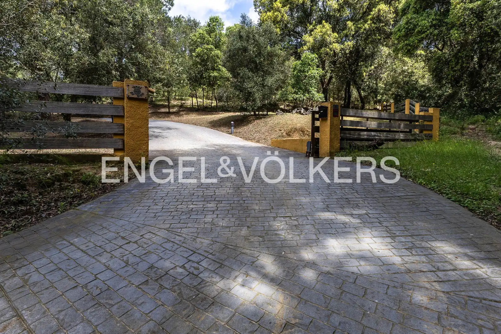 Exterior view of Houses for sale in Sant Vicenç de Montalt  with Air Conditioner, Heating and Private garden