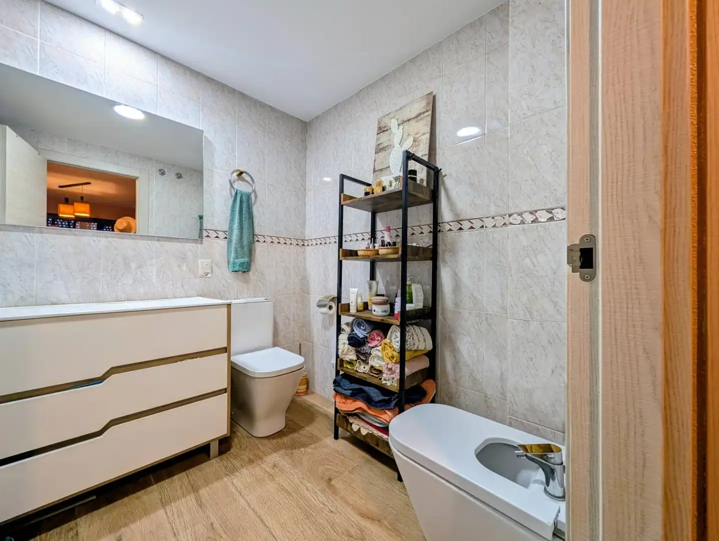 Bathroom of Flat for sale in Paiporta  with Air Conditioner, Terrace and Storage room